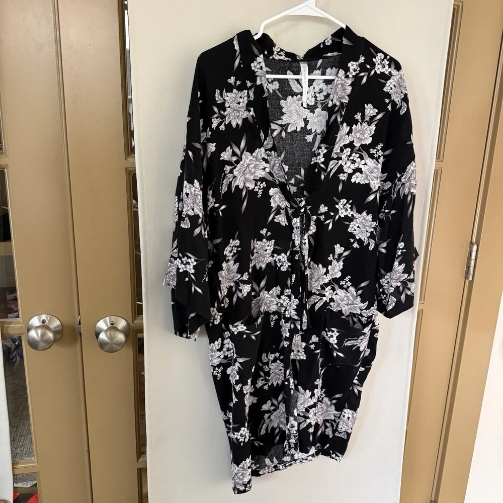 Spiritual Gangster Womens‎ One Size Floral Maya Kimono Robe Cover Up